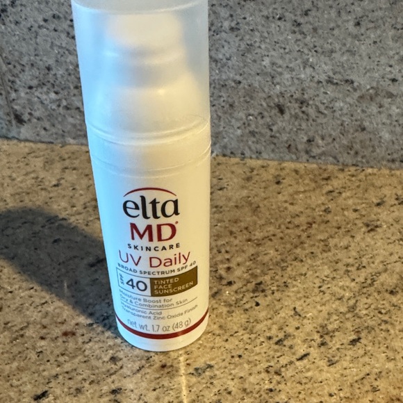 EltaMD UV Daily Tinted Sunscreen - White and Tan - Picture 1 of 3